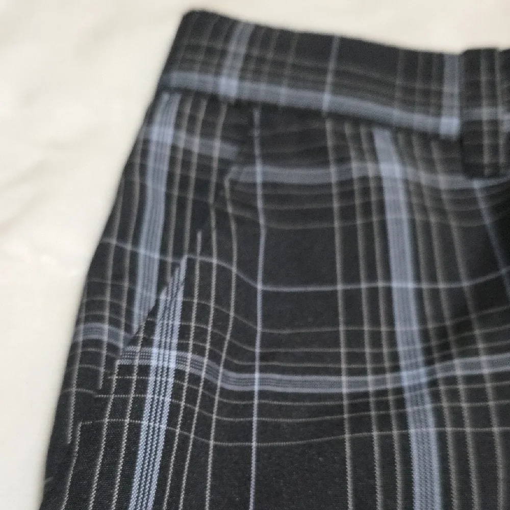 SHARK GREG NORMAN‎ Black Plaid Shorts. SIZE 38.